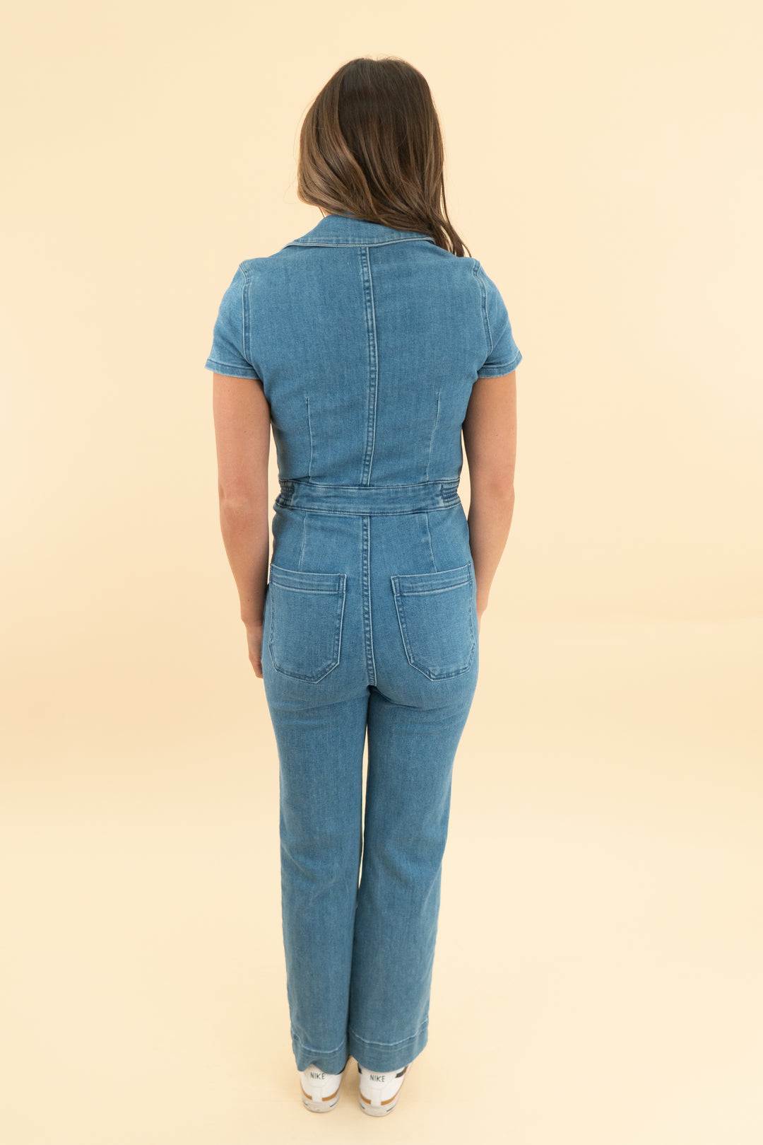 show me your mumu medium wash short sleeve jumpsuit (xs)