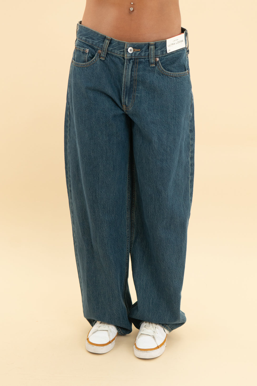 abercrombie & fitch dark wash low rise ultra loose jean nwt (26; retail $90)