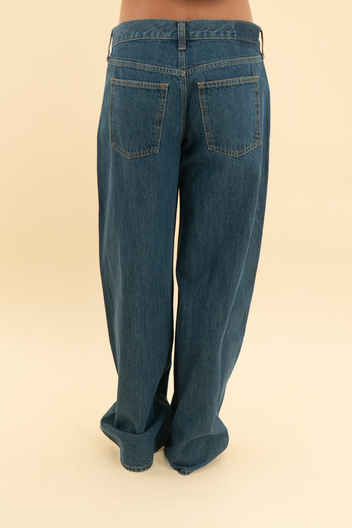 abercrombie & fitch dark wash low rise ultra loose jean nwt (26; retail $90)