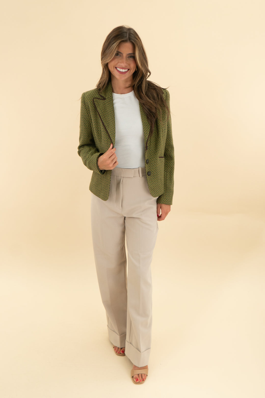 abercrombie & fitch beige wideleg cuff pants (26; retail $90)