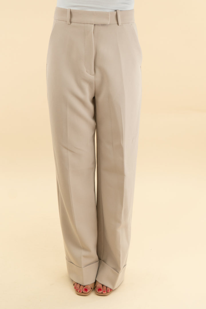 abercrombie & fitch beige wideleg cuff pants (26; retail $90)