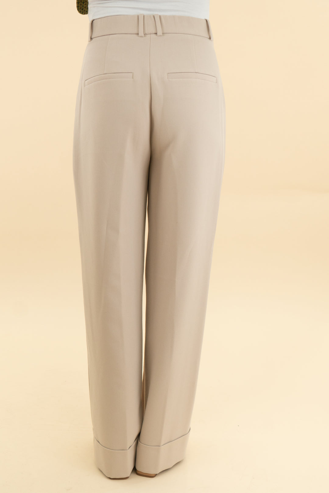 abercrombie & fitch beige wideleg cuff pants (26; retail $90)