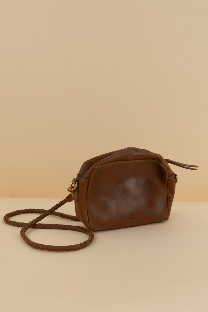 able brown crossbody with braided strap (os)