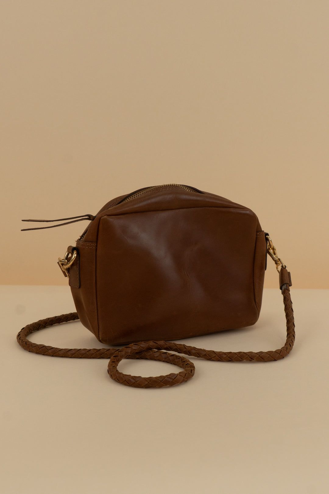 able brown crossbody with braided strap (os)