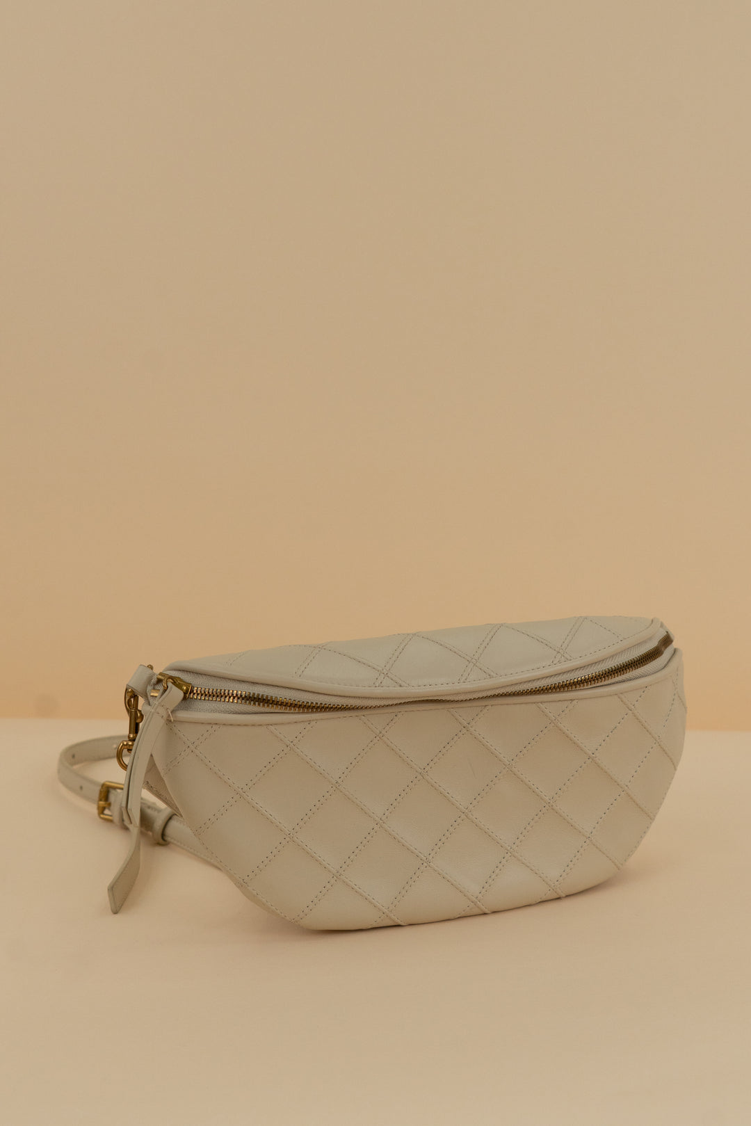 Quince Cream Italian Leather Diamond Stitch Sling (os; retail $248)