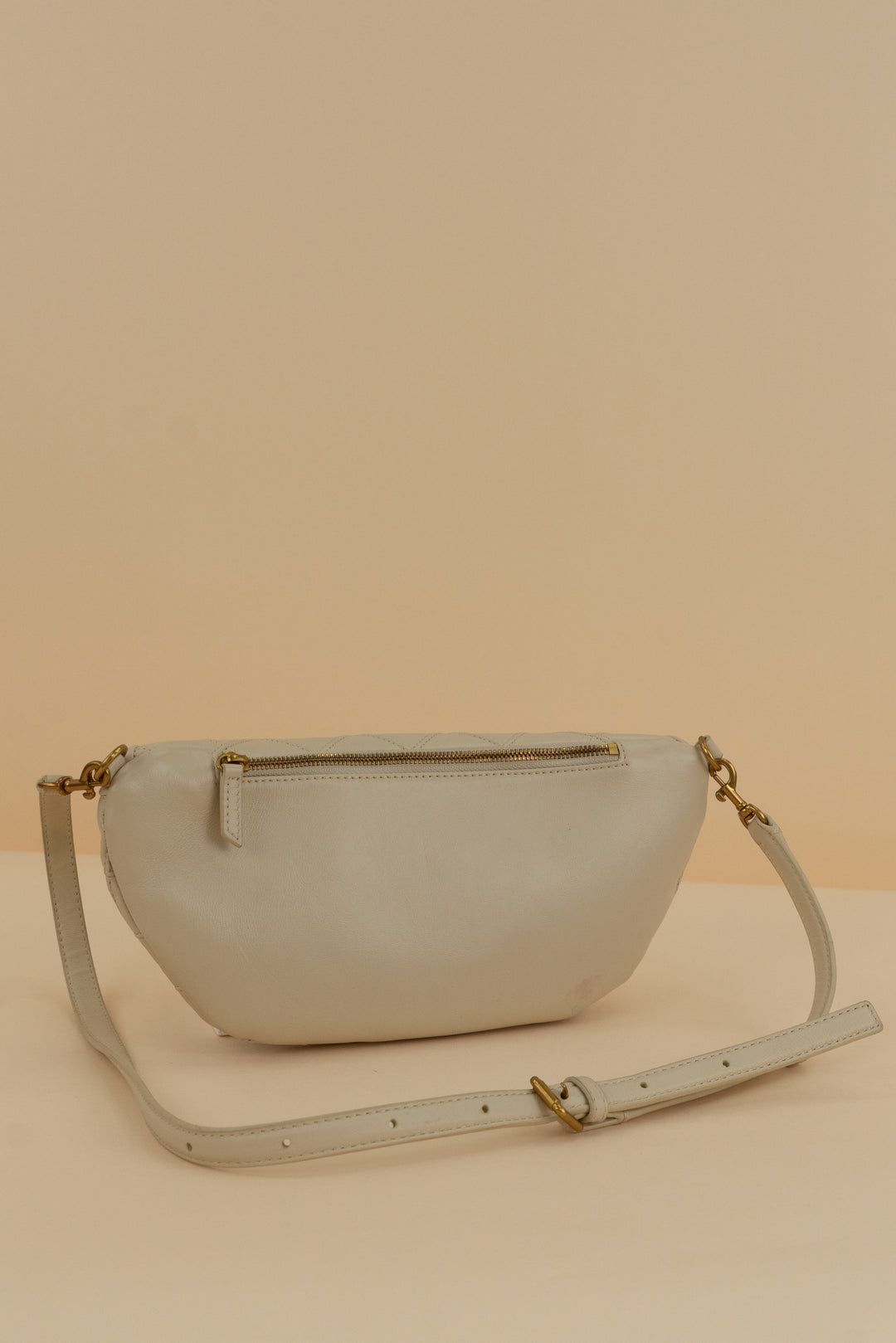 Quince Cream Italian Leather Diamond Stitch Sling (os; retail $248)