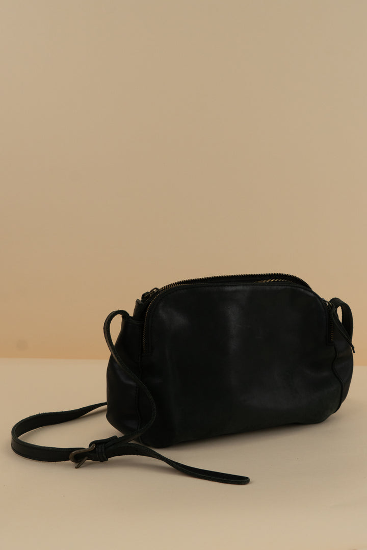 able black large crossbody (os)