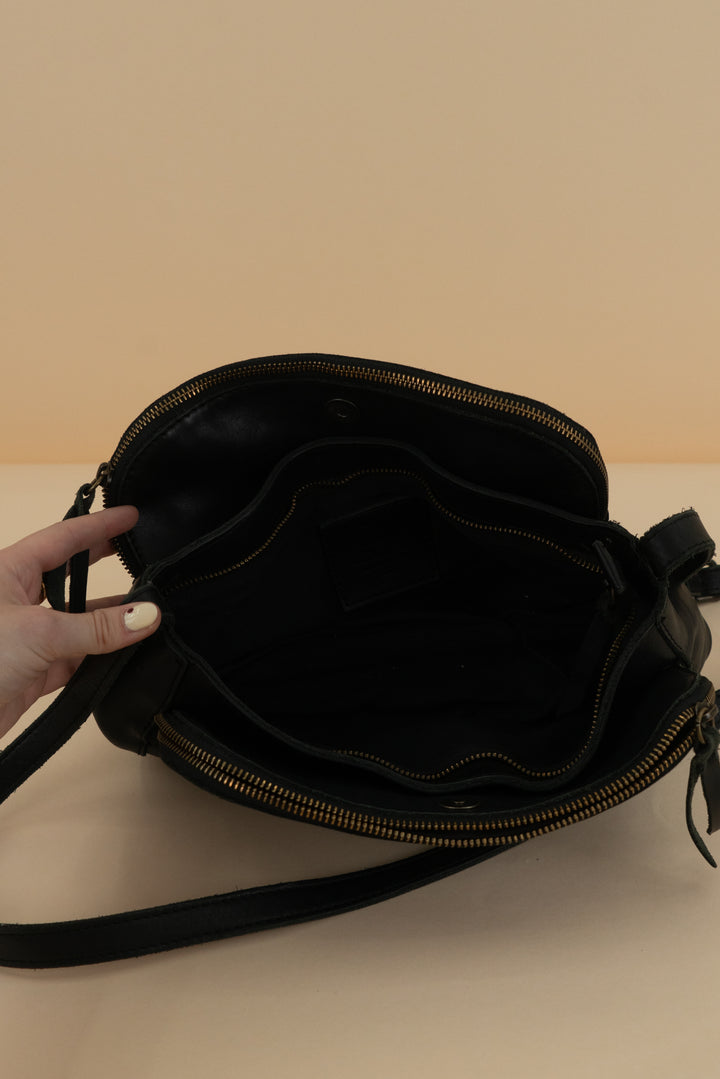 able black large crossbody (os)