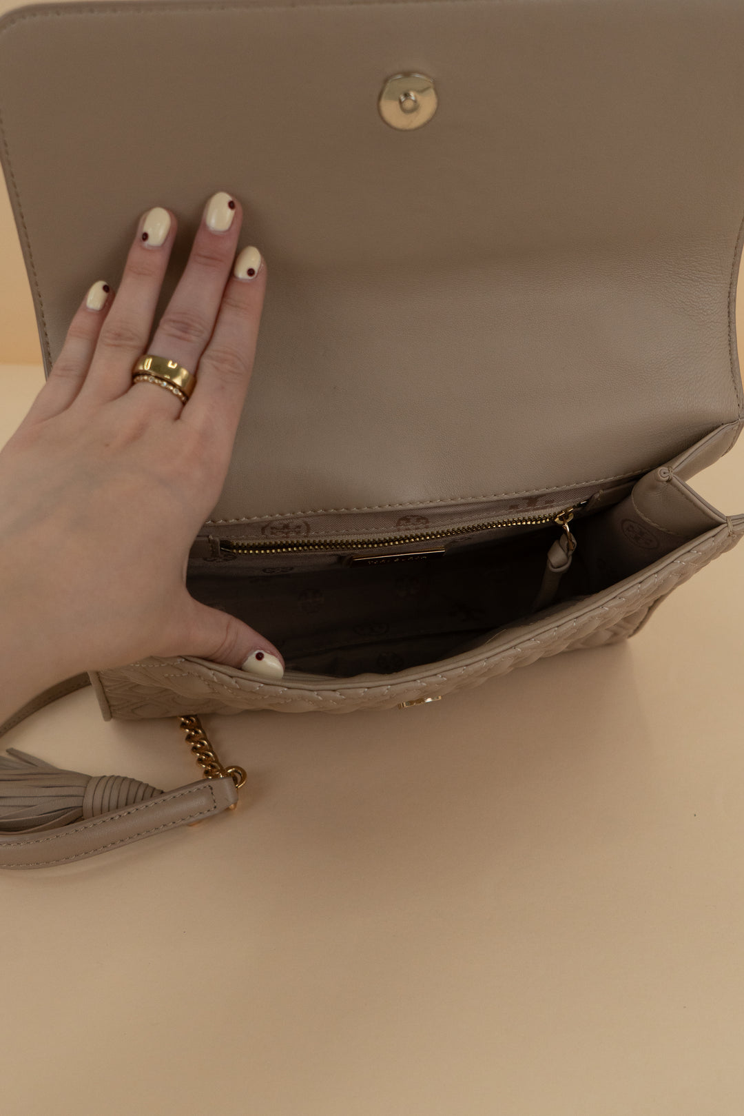 tory burch tan convertible shoulder bag (os; retail $595)