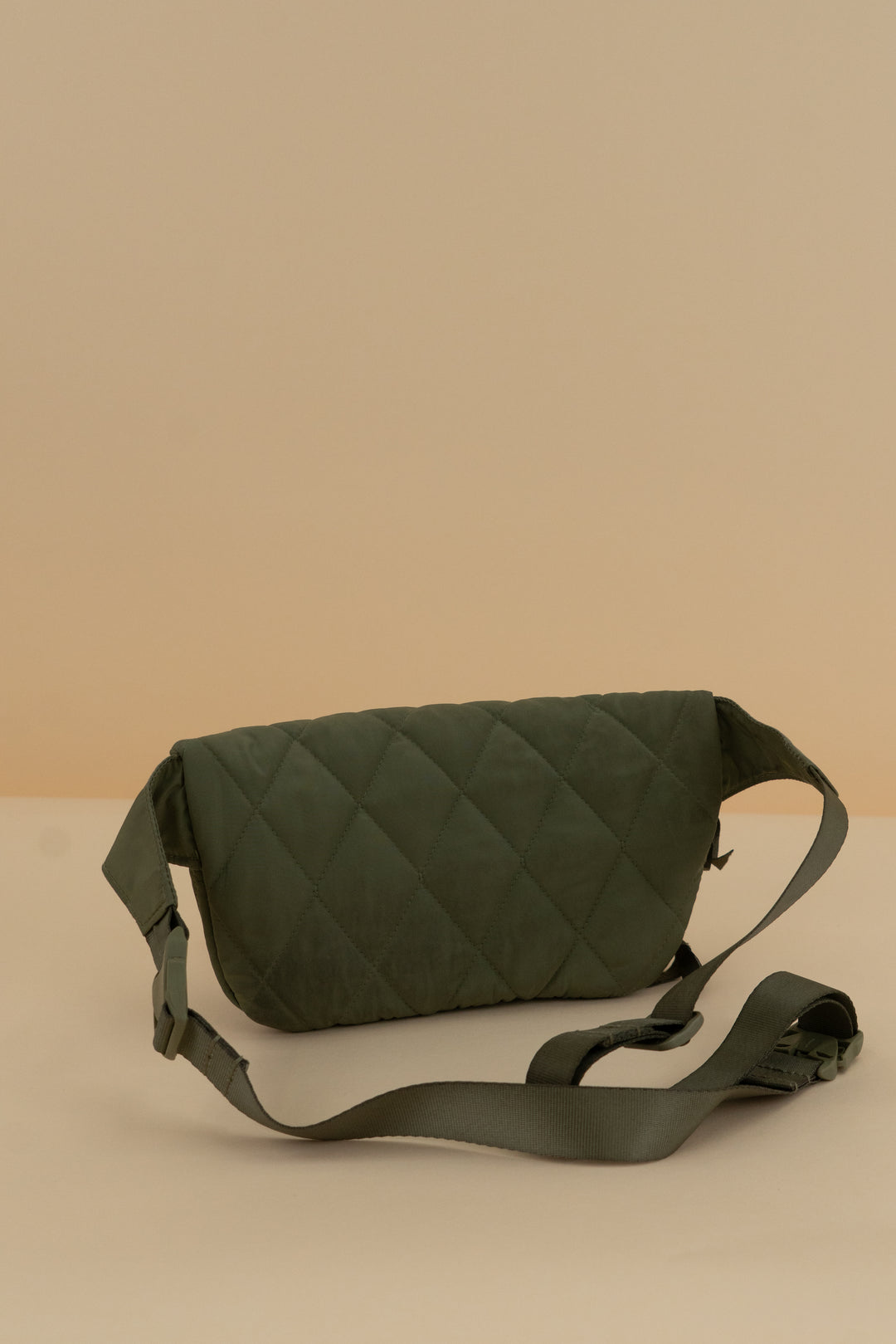 vera bradley olive quilted belt bag (os; retail $85)