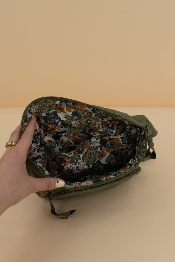 vera bradley olive quilted belt bag (os; retail $85)