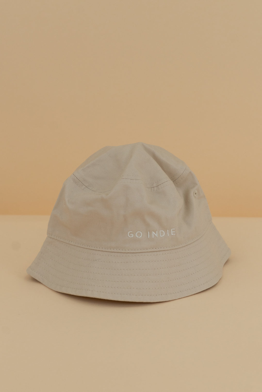 indie lee "go indie" bucket hat (os)