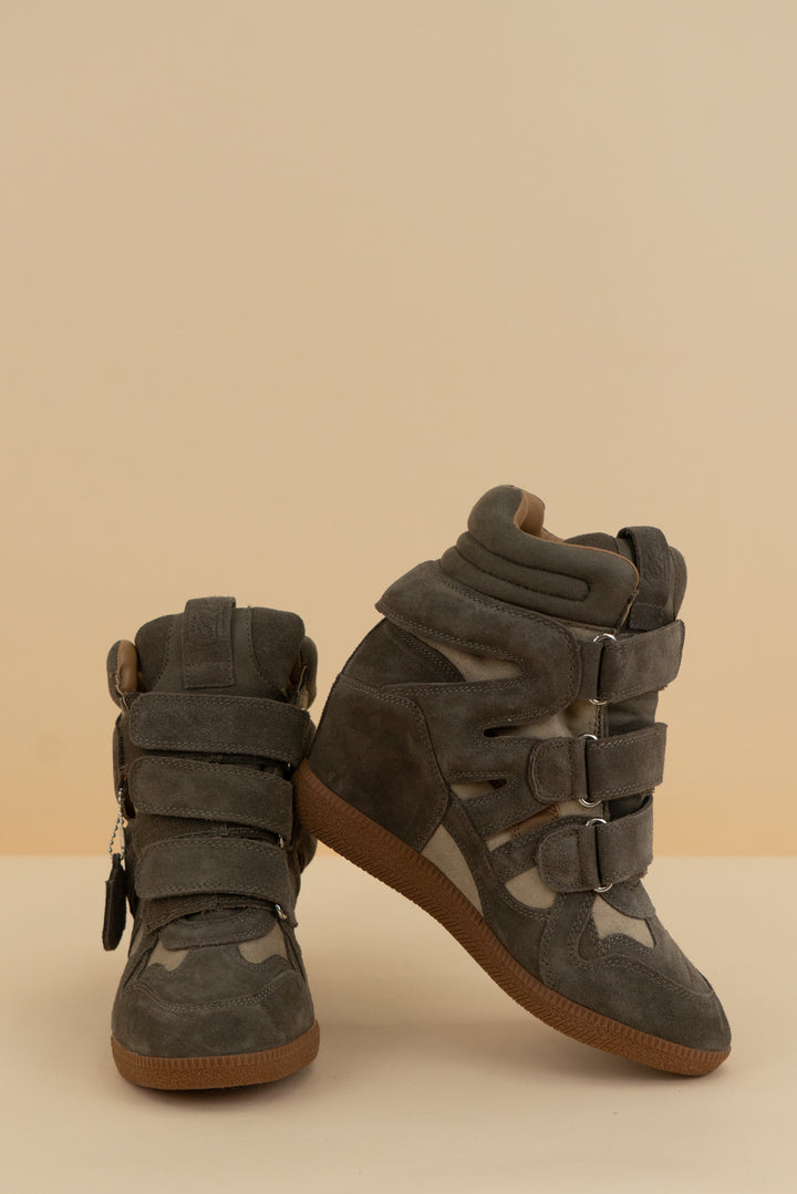 steve madden taupe suede sneaker wedge (6)