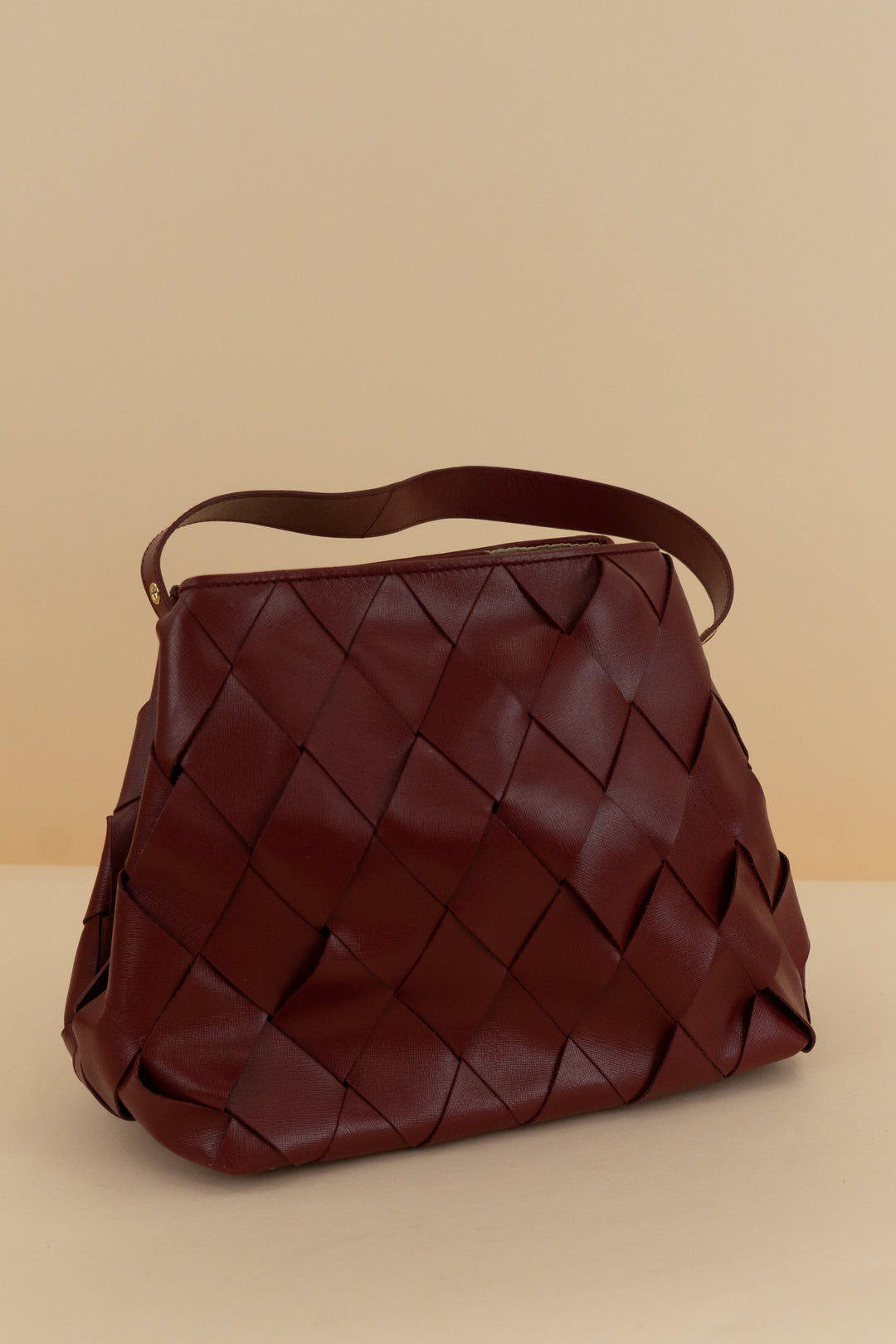 núnoo red weave shoulder bag