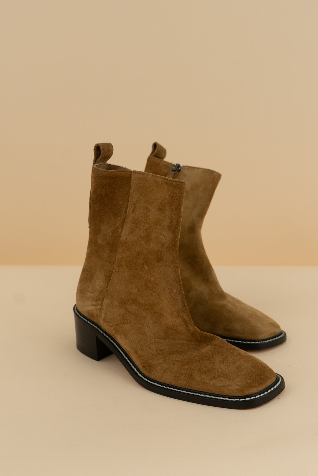 everlane brown suede boots (5.5)