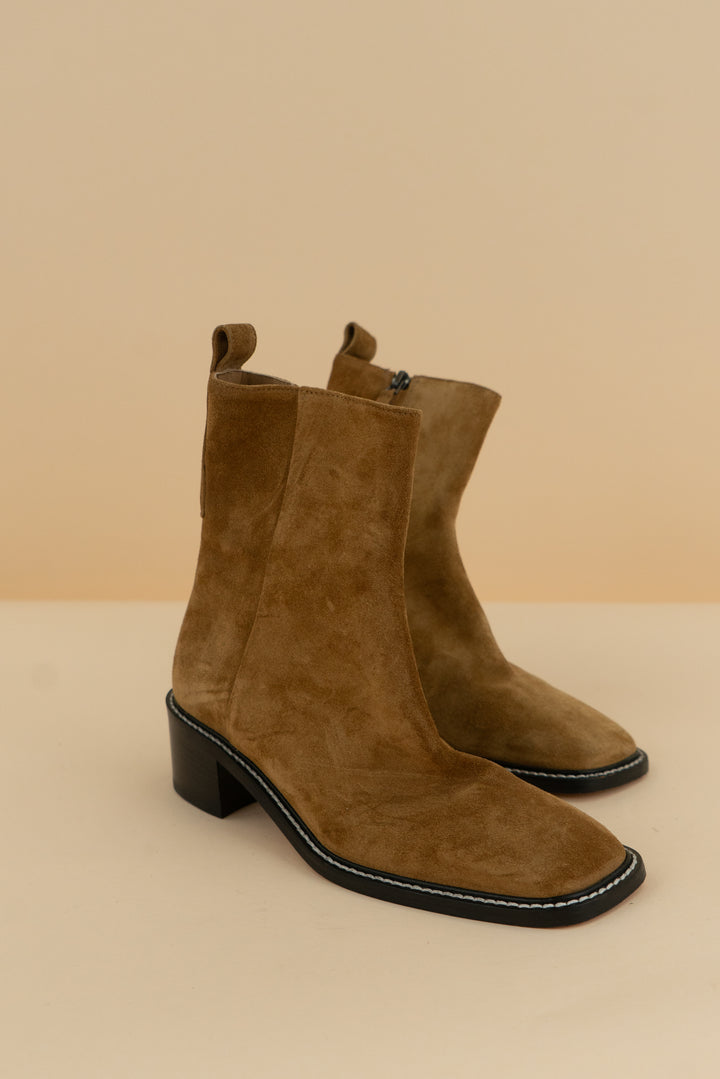 everlane brown suede boots (5.5)