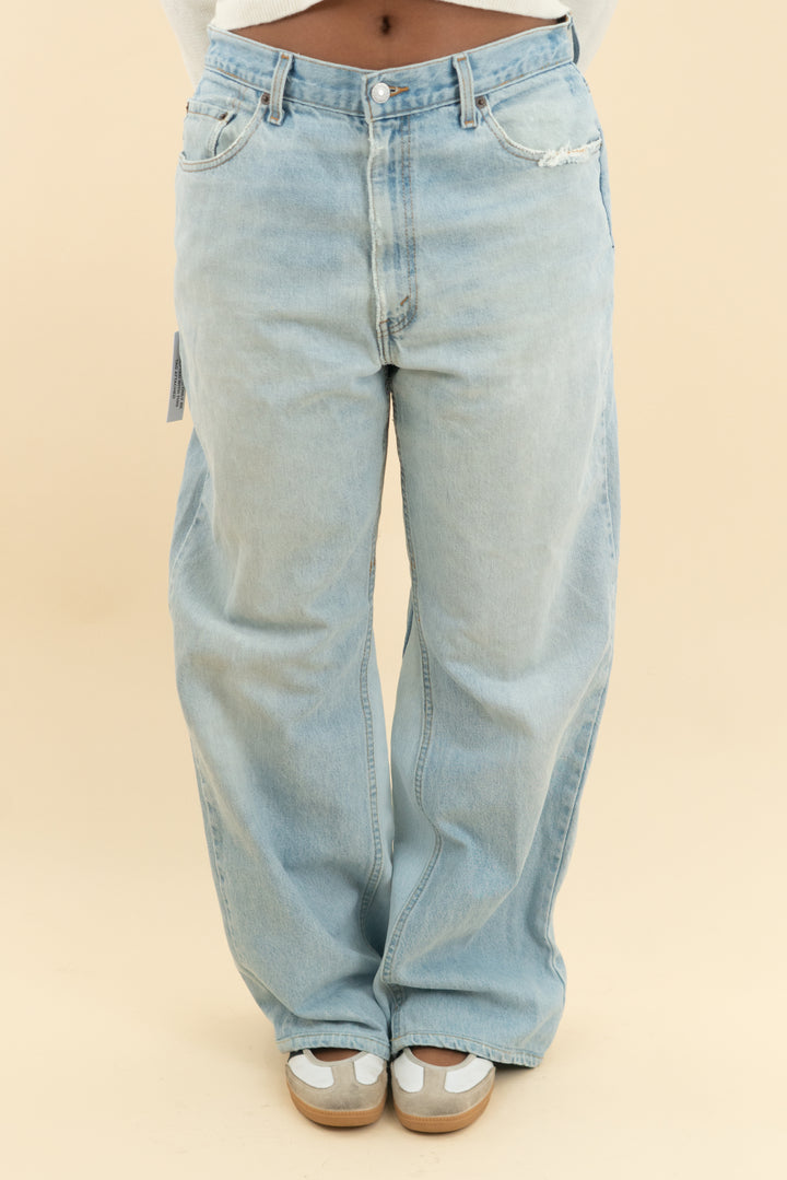 levi aligrace light wash wide leg jean (30)