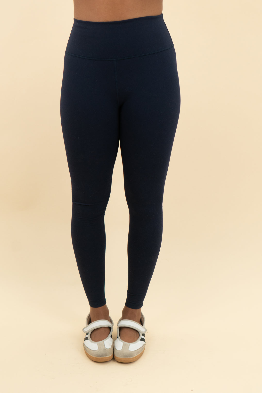 fabletics navy powerhold leggings (s; retail $70)