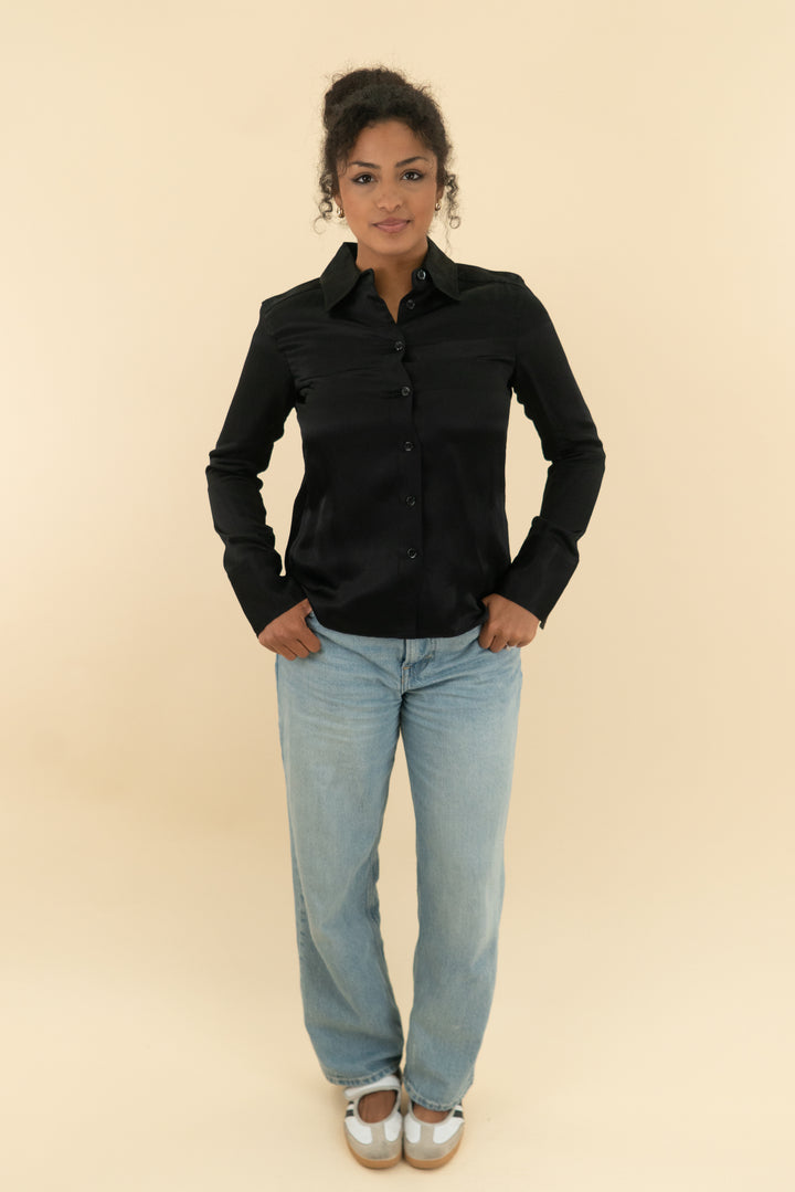 zara black button up blouse (m)