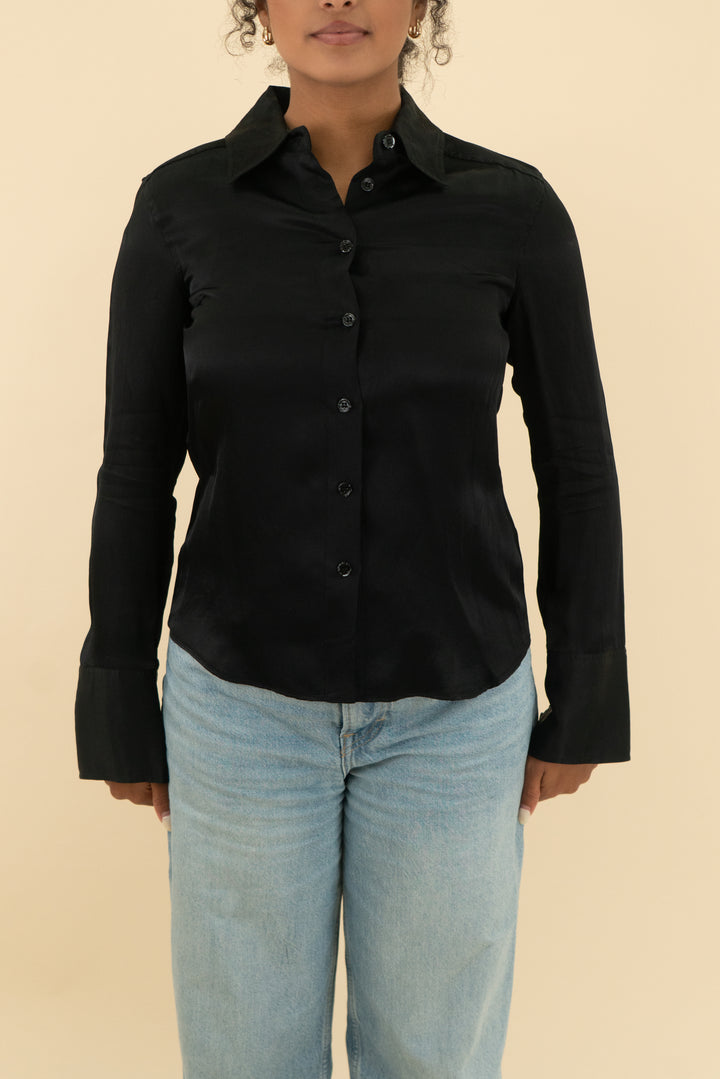 zara black button up blouse (m)