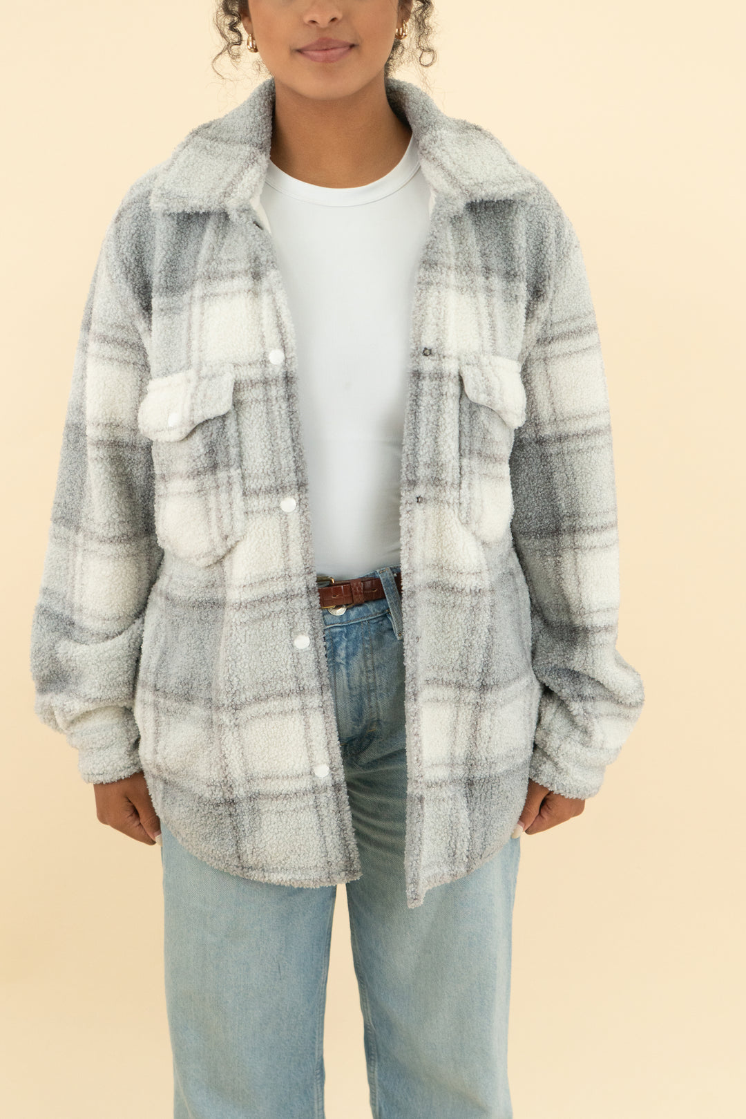 abercrombie & fitch white and grey shacket (m)