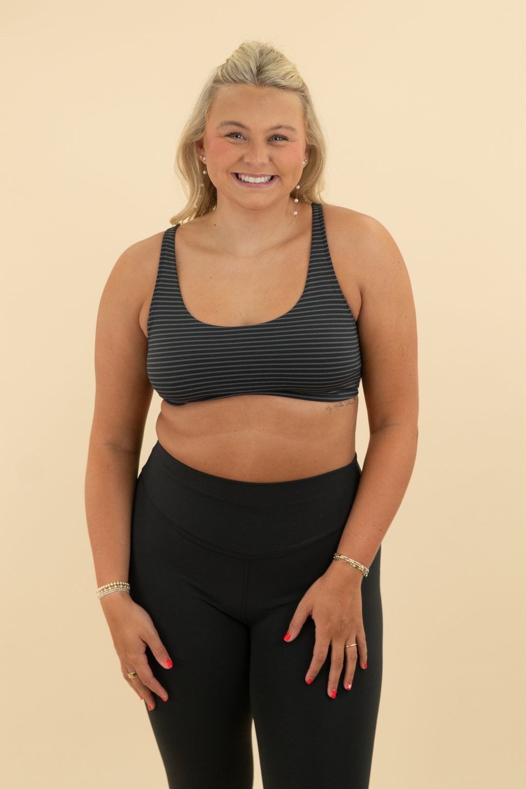 vuori grey striped sports bra (l)