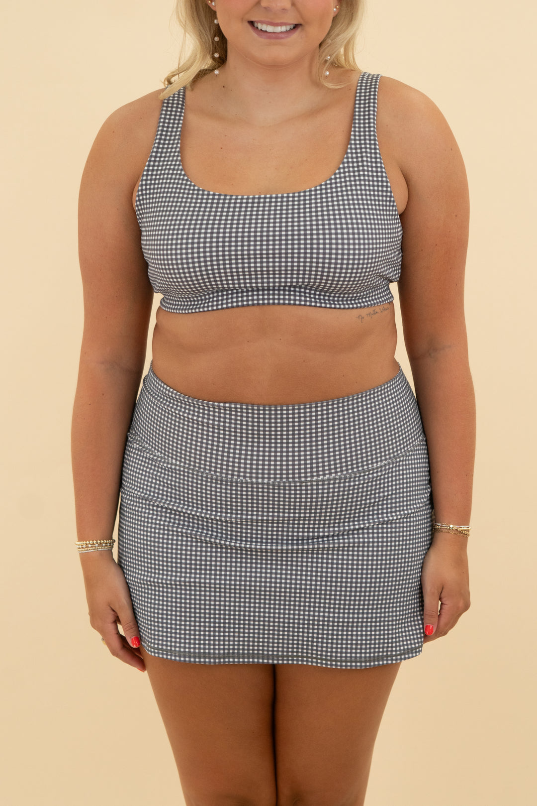 vuori grey and white gingham sports bra (xl)