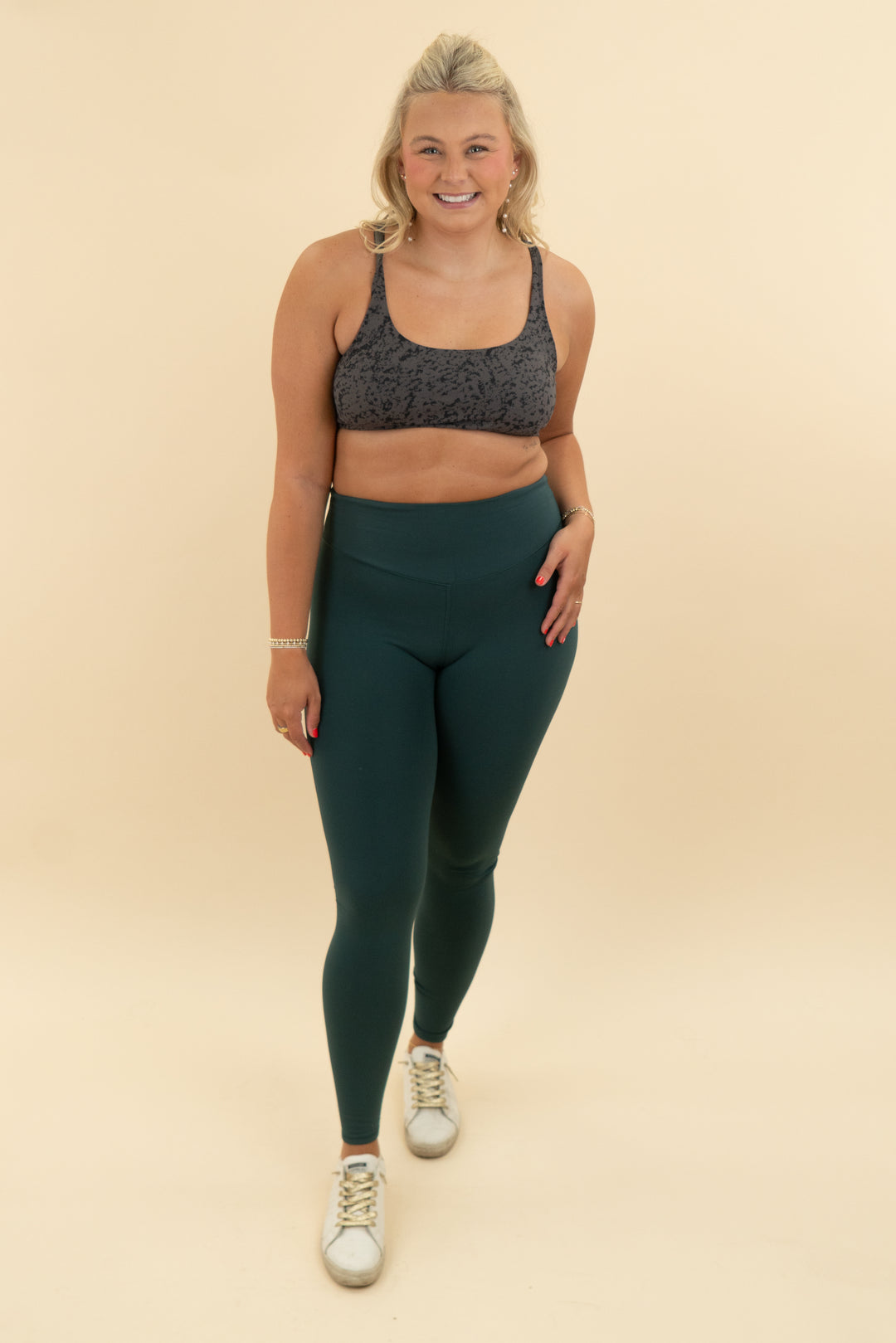 vuori dark grey patterned sports bra (l)