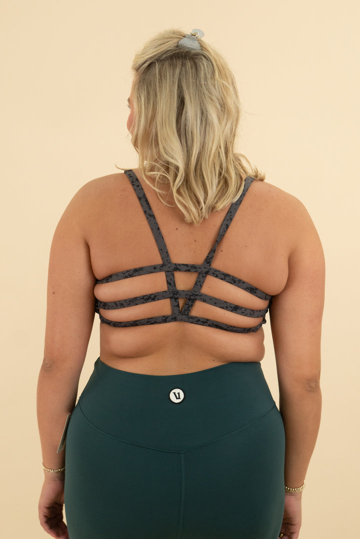 vuori dark grey patterned sports bra (l)