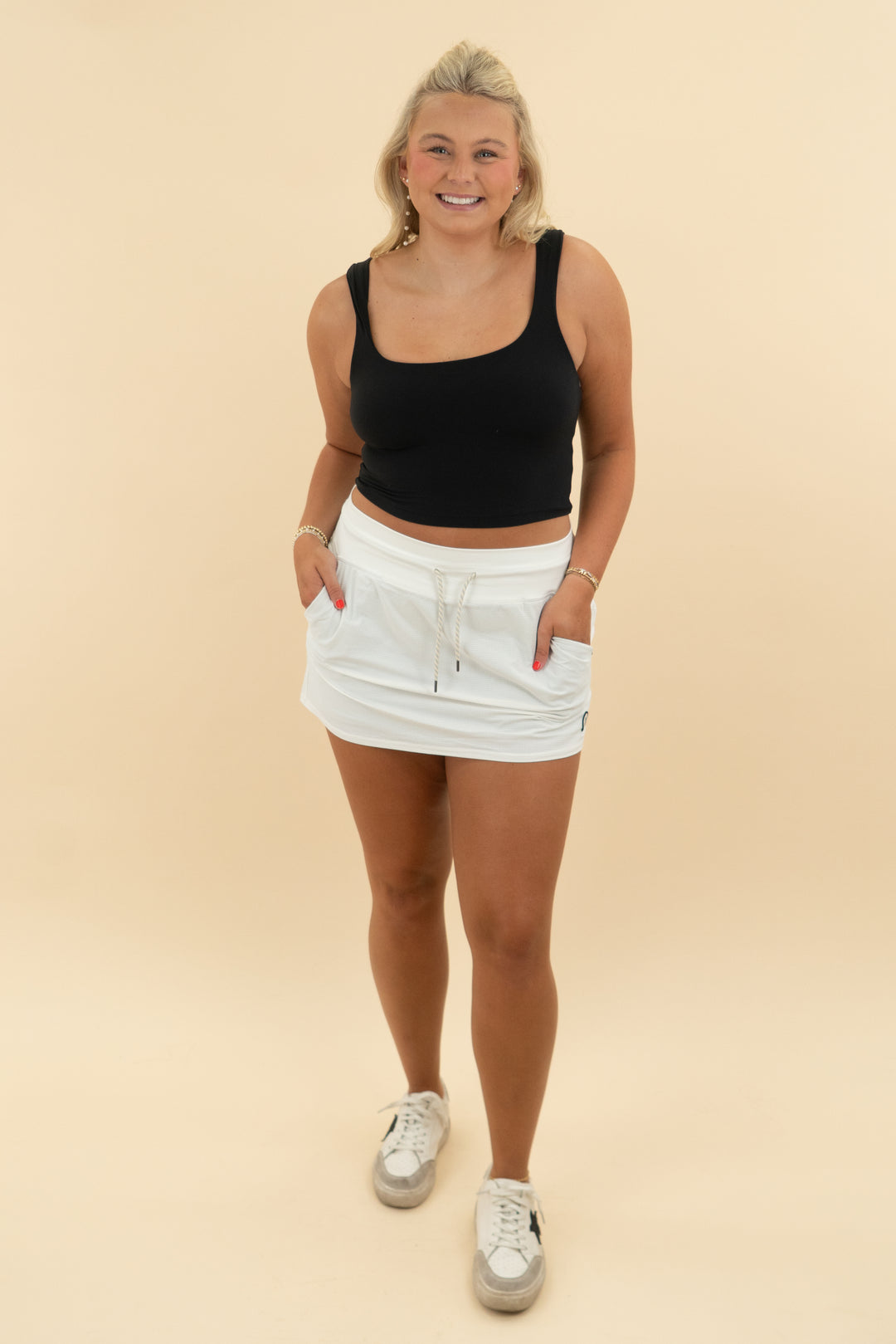 vuori white athletic skort (l)