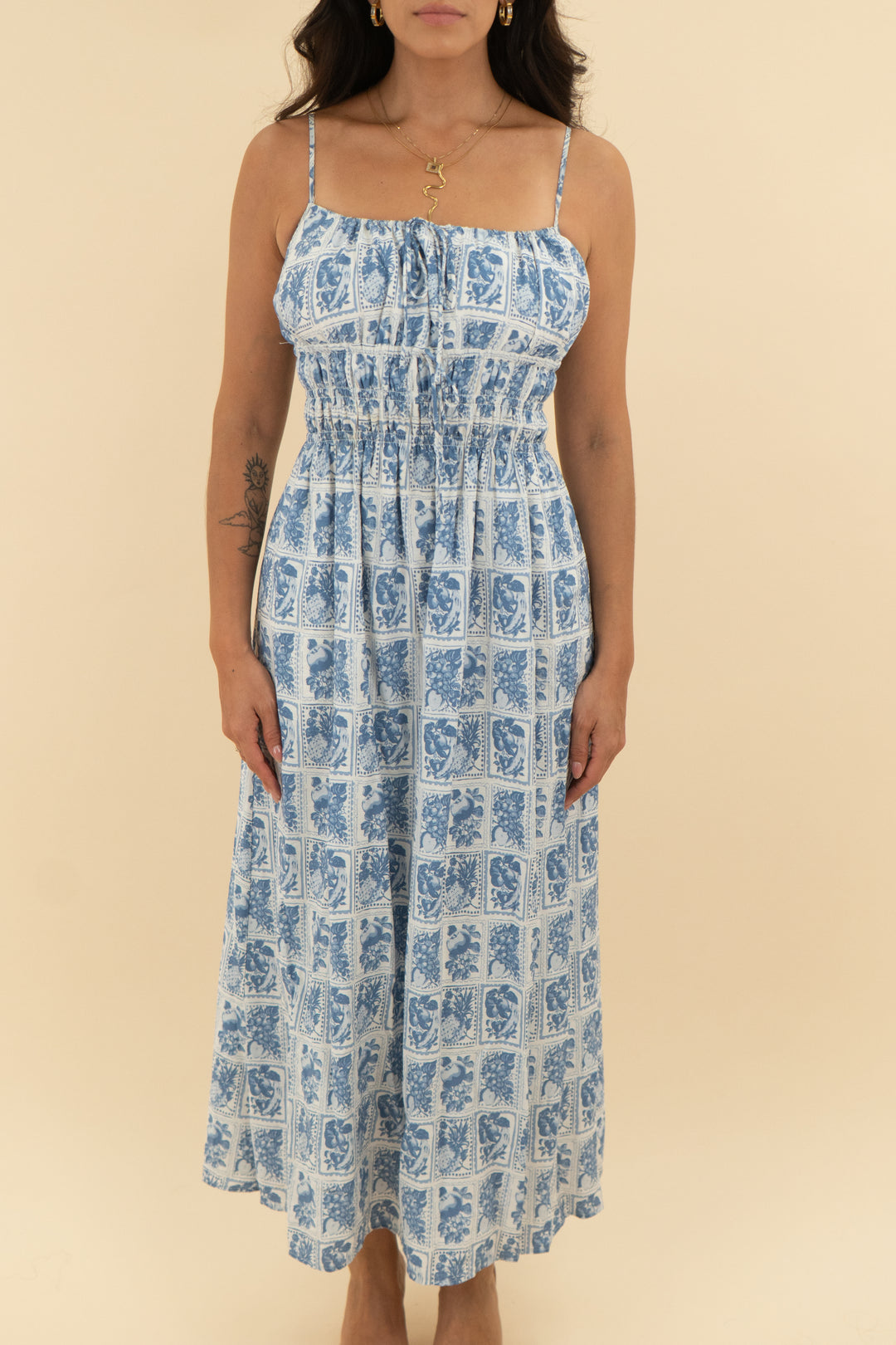 abercrombie & fitch blue and white fruit maxi (xs)