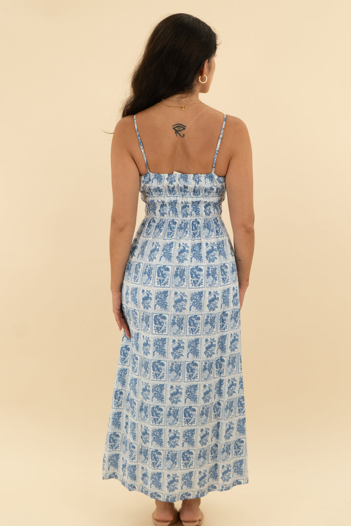 abercrombie & fitch blue and white fruit maxi (xs)