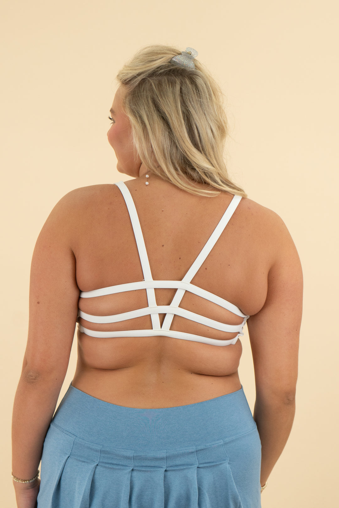 vuori white sports bra (l)