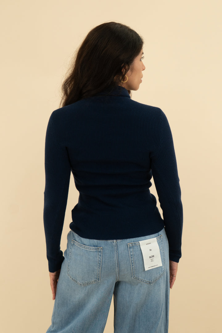 suuksess navy turtleneck (s)