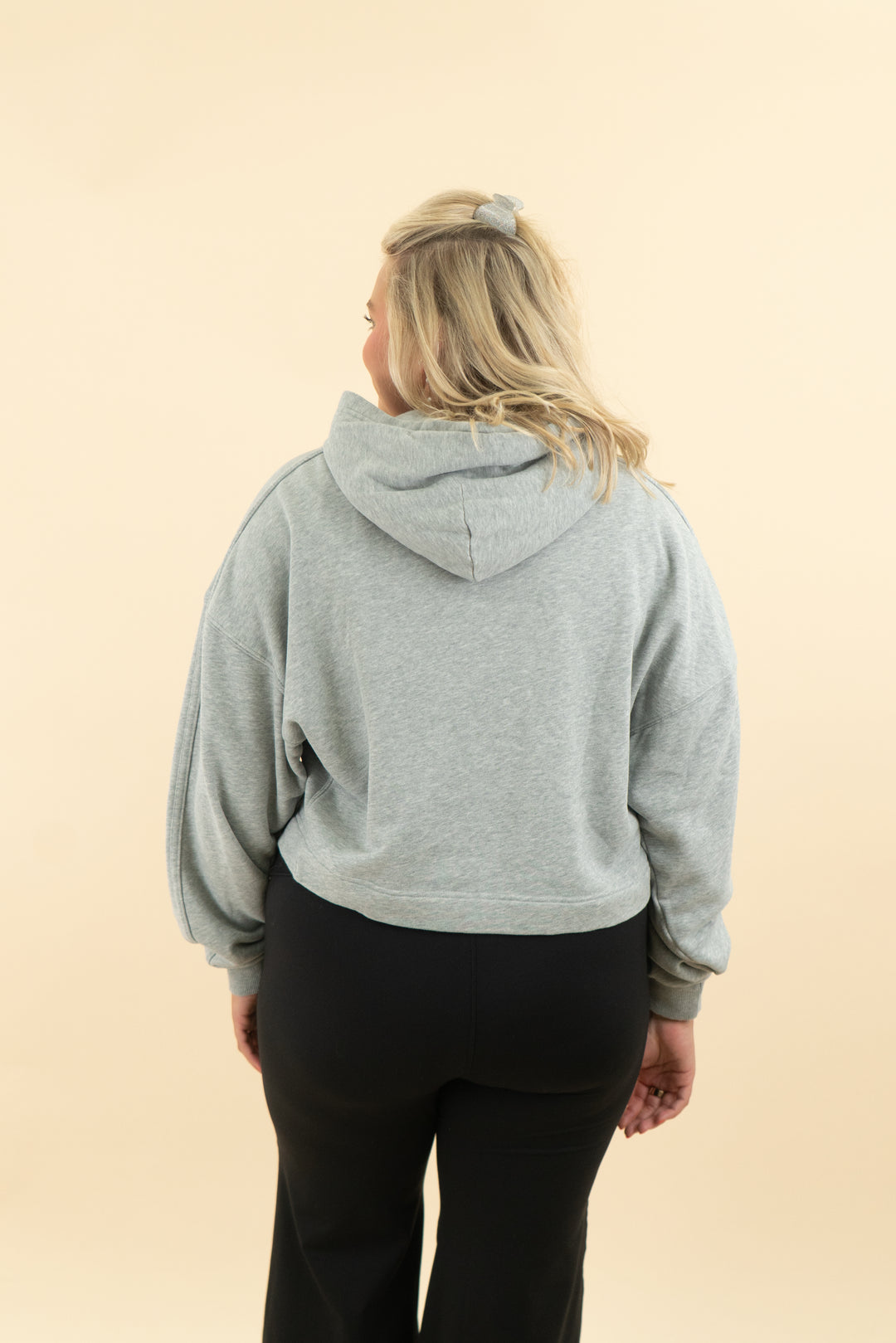 vuori heather grey cropped hoodie (l)