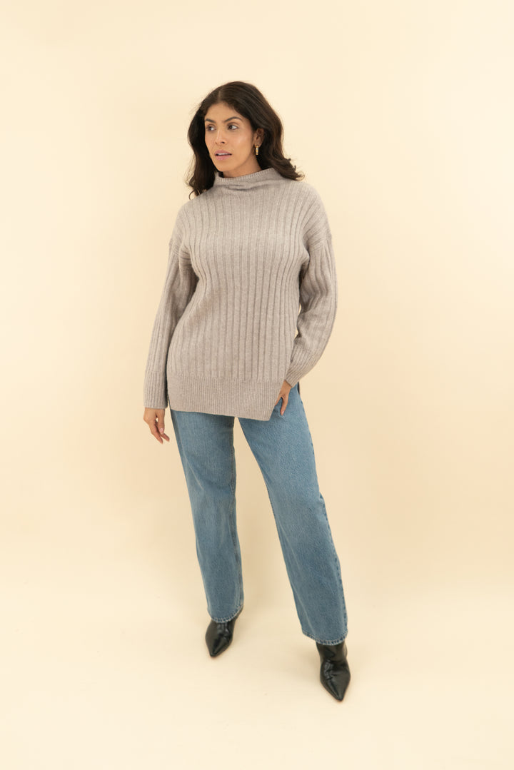 abercrombie & fitch taupe turtleneck knit sweater (s; retail $75)
