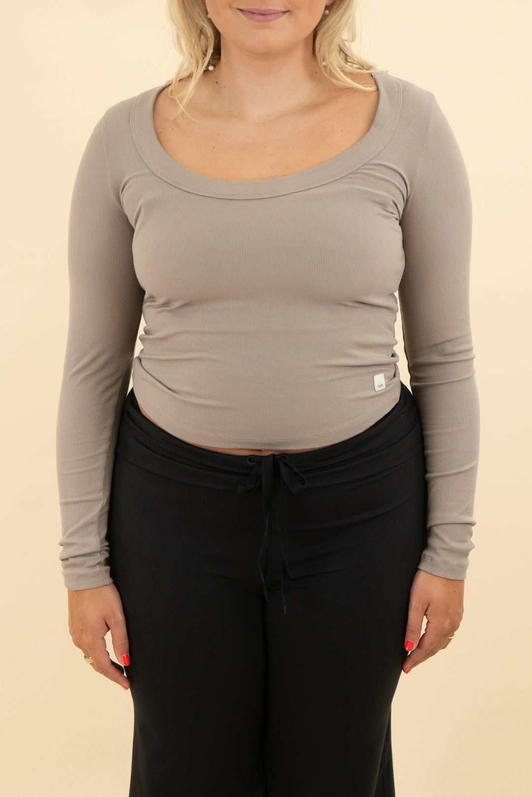vuori taupe scoop ribbed long sleeve top (l; retail $68)