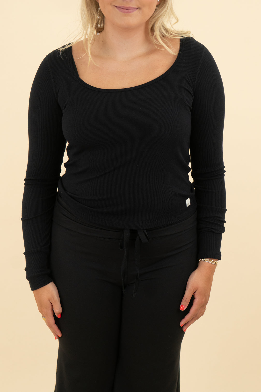 vuori black scroop ribbed long sleeve top (l; retail $68)