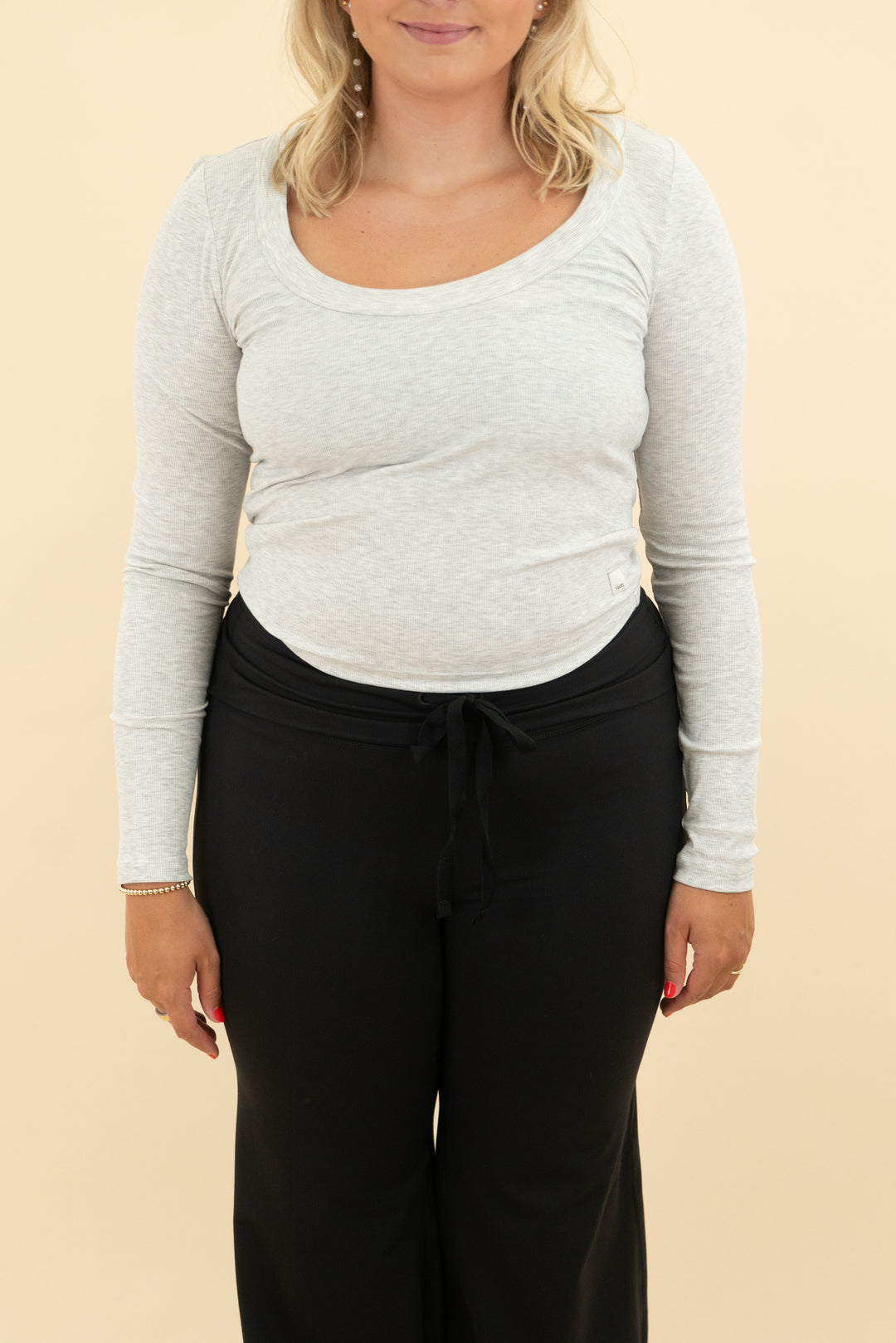 vuori light grey scroop ribbed long sleeve (l; retail $64)