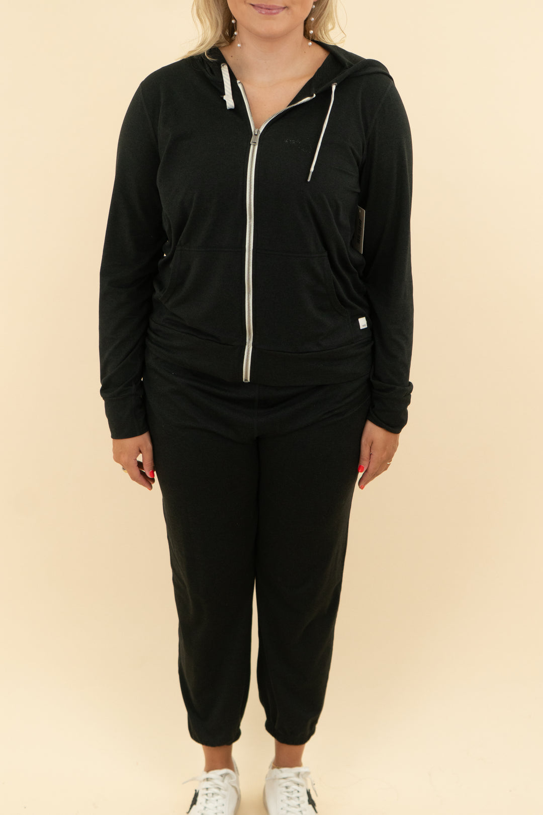 vuori black zip up jacket and pant set (xl)