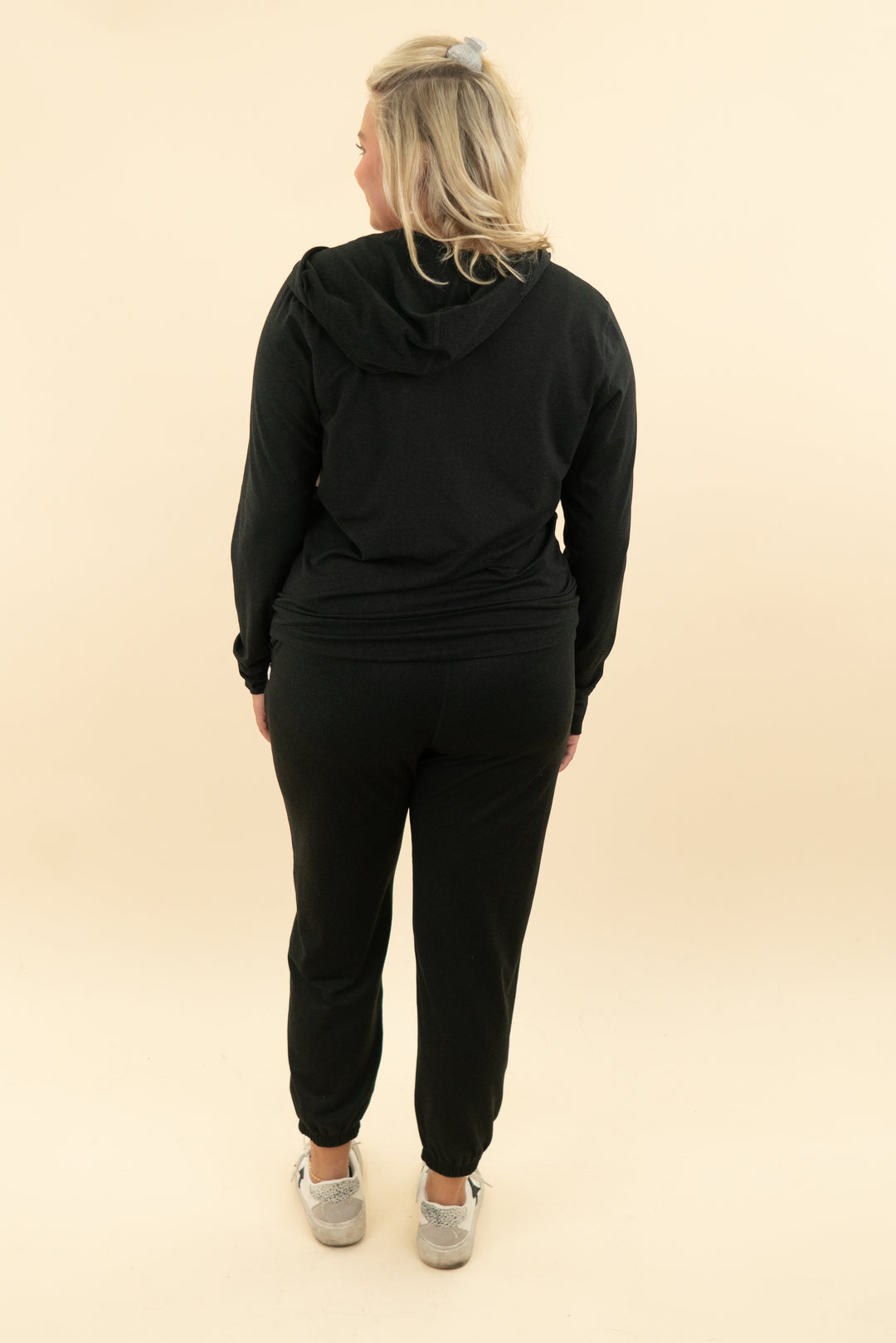vuori black zip up jacket and pant set (xl)