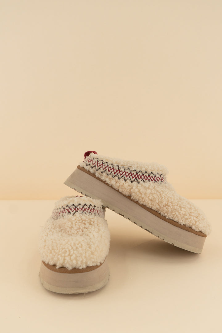 ugg sherpa tazmans (7; retail $135)