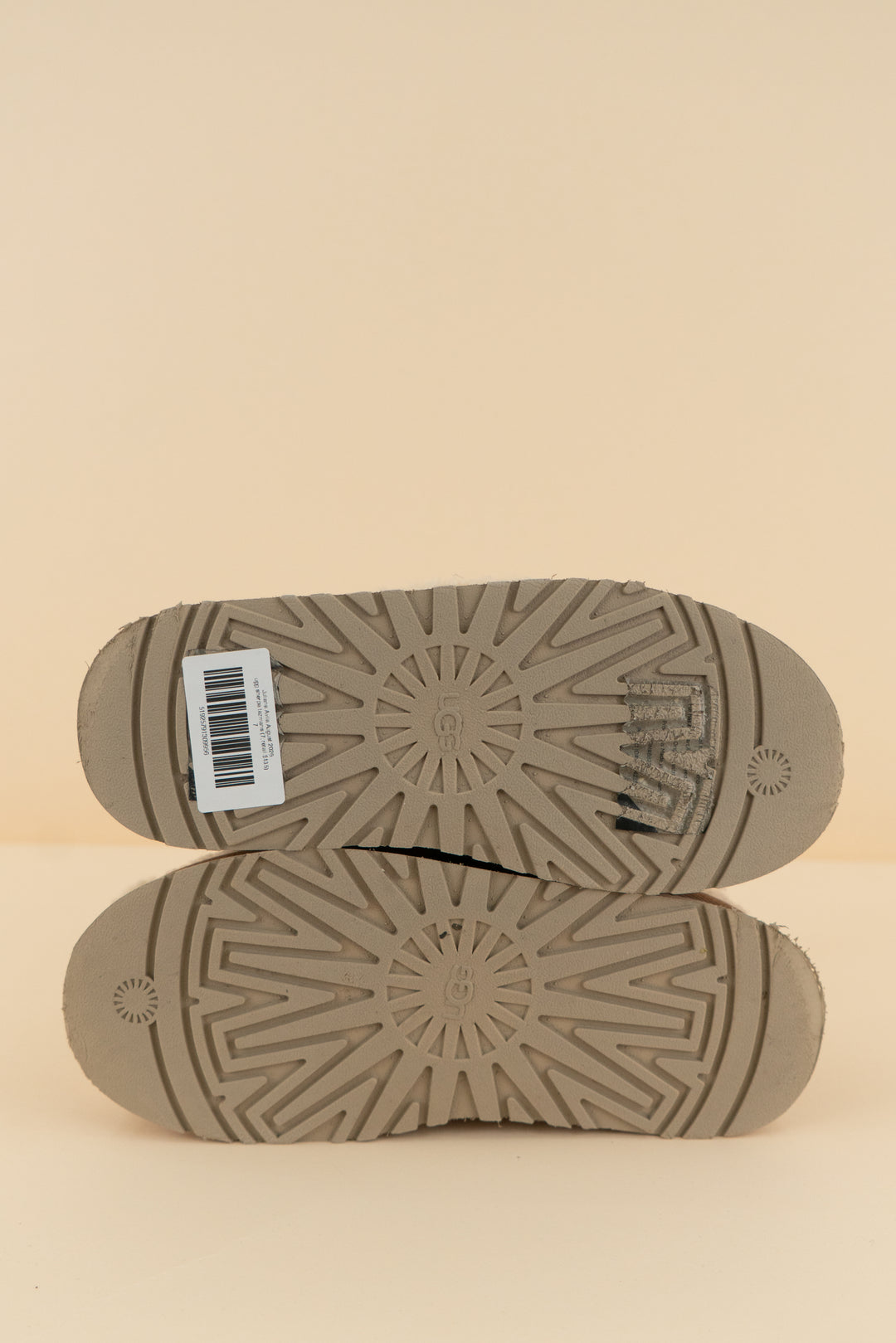 ugg sherpa tazmans (7; retail $135)