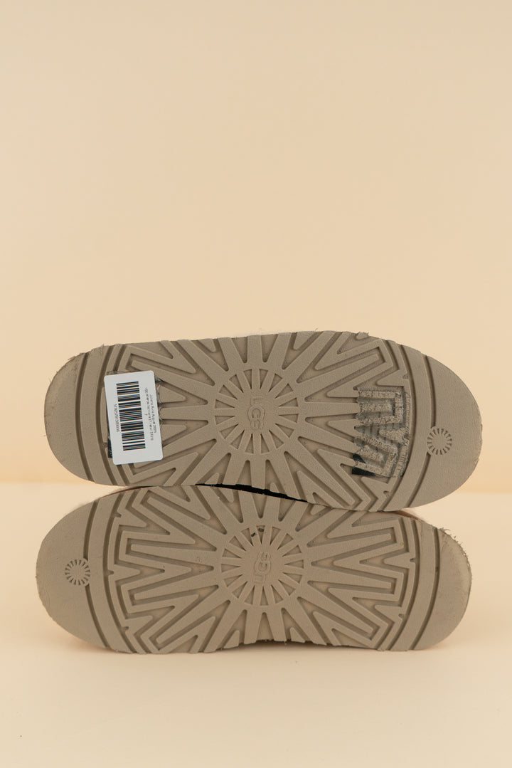 ugg sherpa tazmans (7; retail $135)