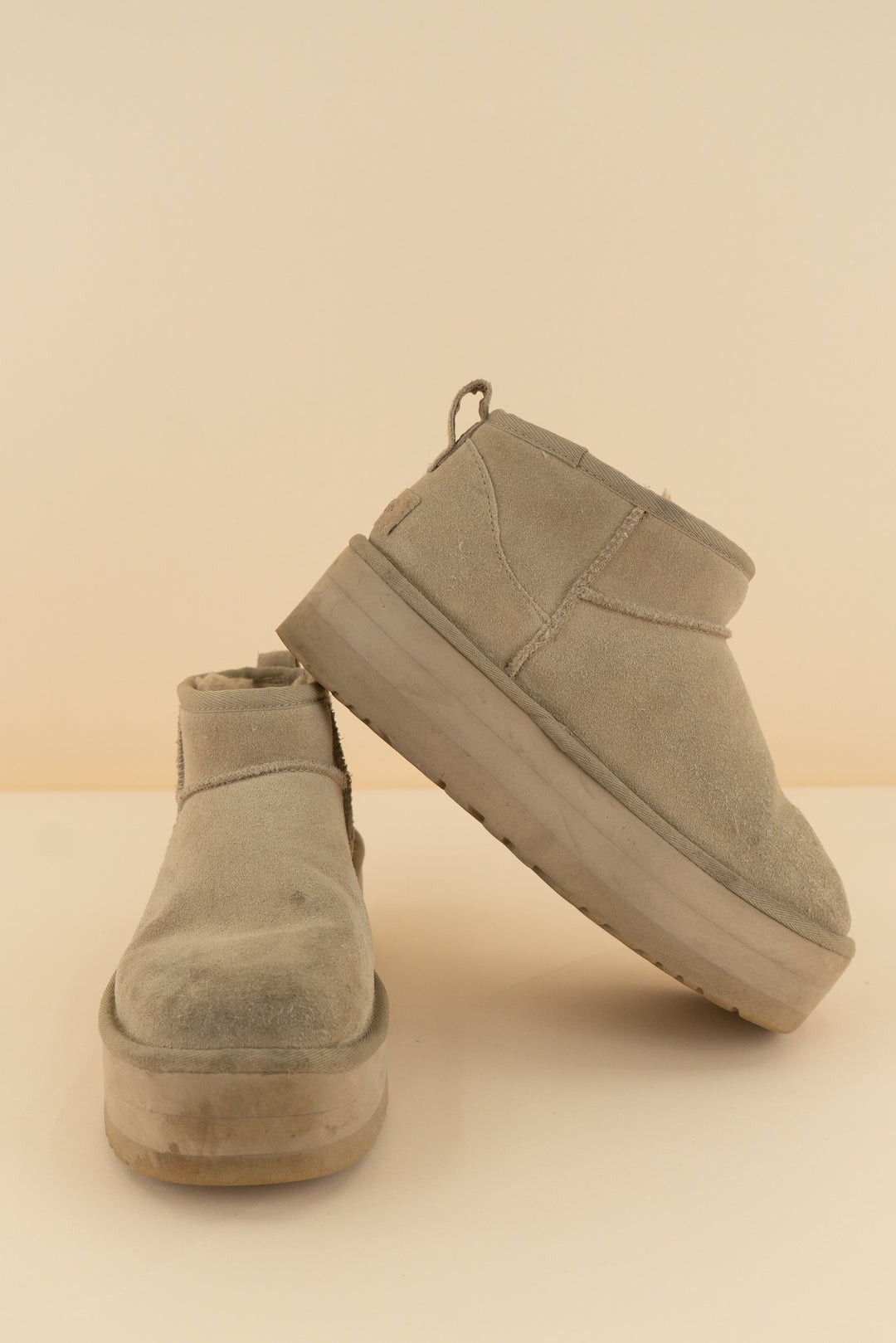 ugg tan ultra mini classic platform boot (8; retail $170 )