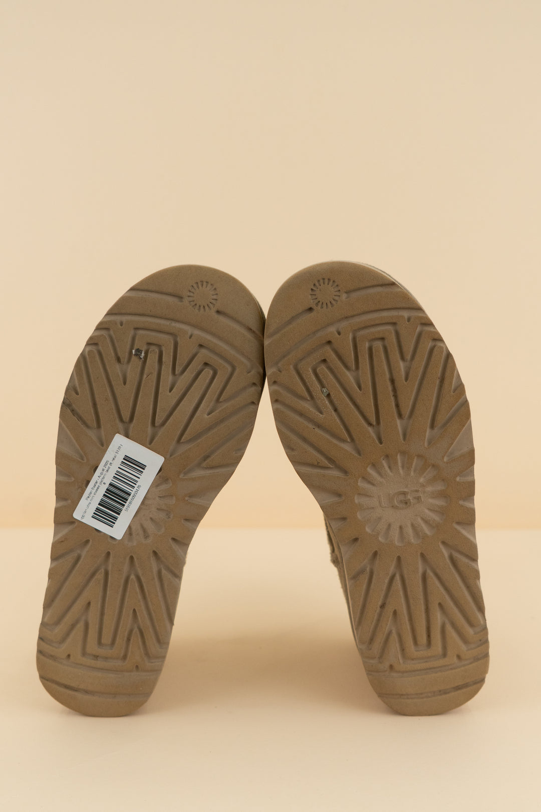 ugg tan ultra mini classic platform boot (8; retail $170 )