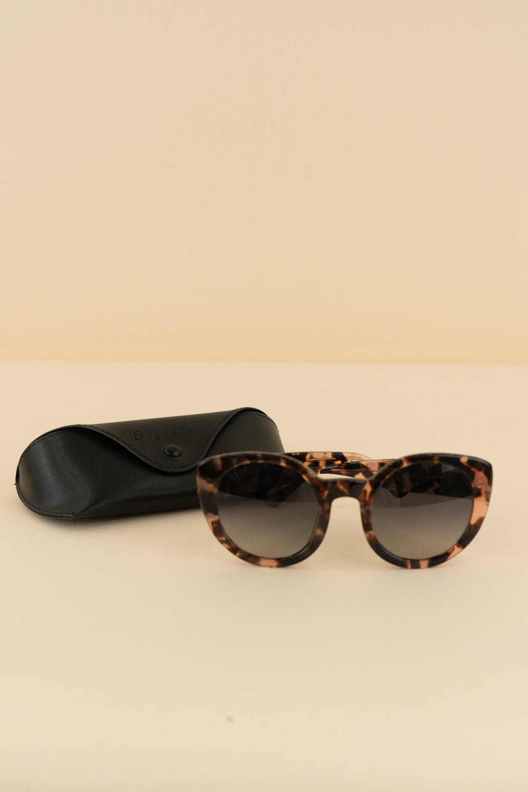 Diff round luna polarized tortise sunglassess (os; retail $138)