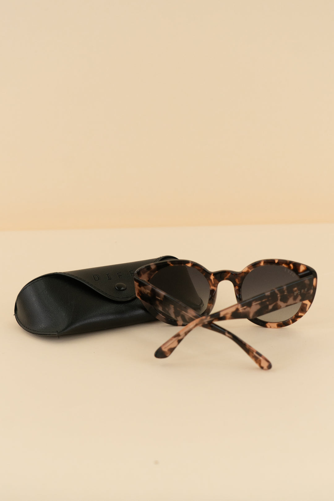 Diff round luna polarized tortise sunglassess (os; retail $138)