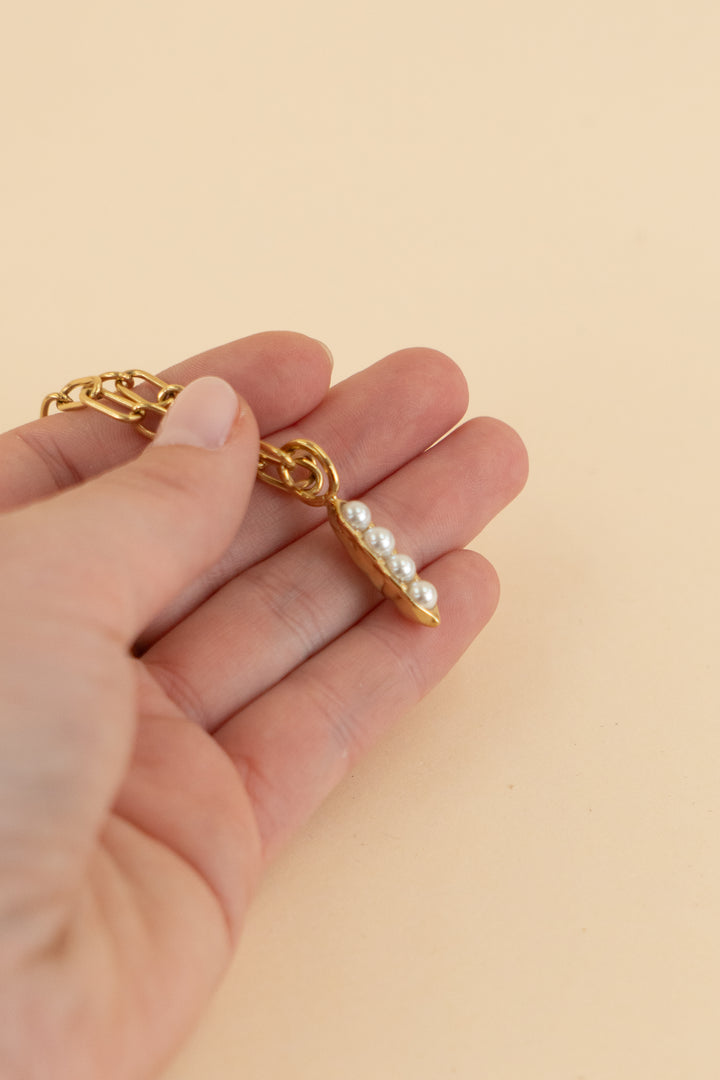 rellery 4 peas in a pod pearl bracelet (os; retail $155)