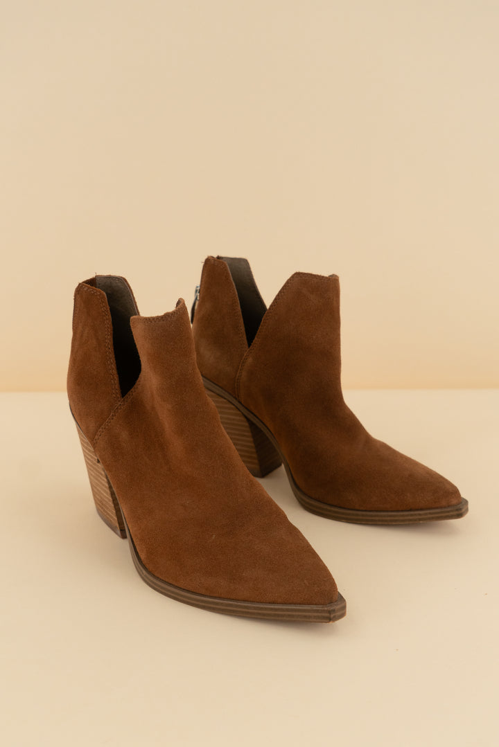steve madden brown suede ankle bootie v cut (7.5; retail $95)